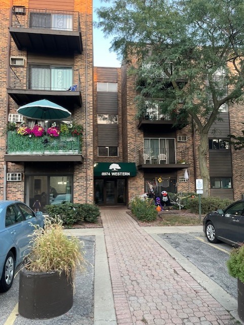8974 Western Drive #205, Des Plaines, IL 60016