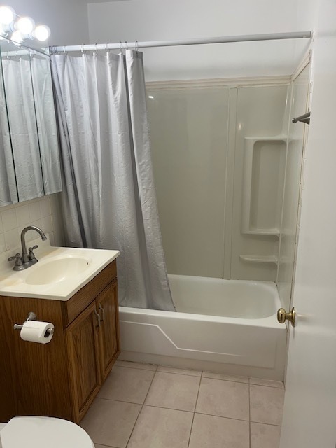 8974 Western Drive #205, Des Plaines, IL 60016