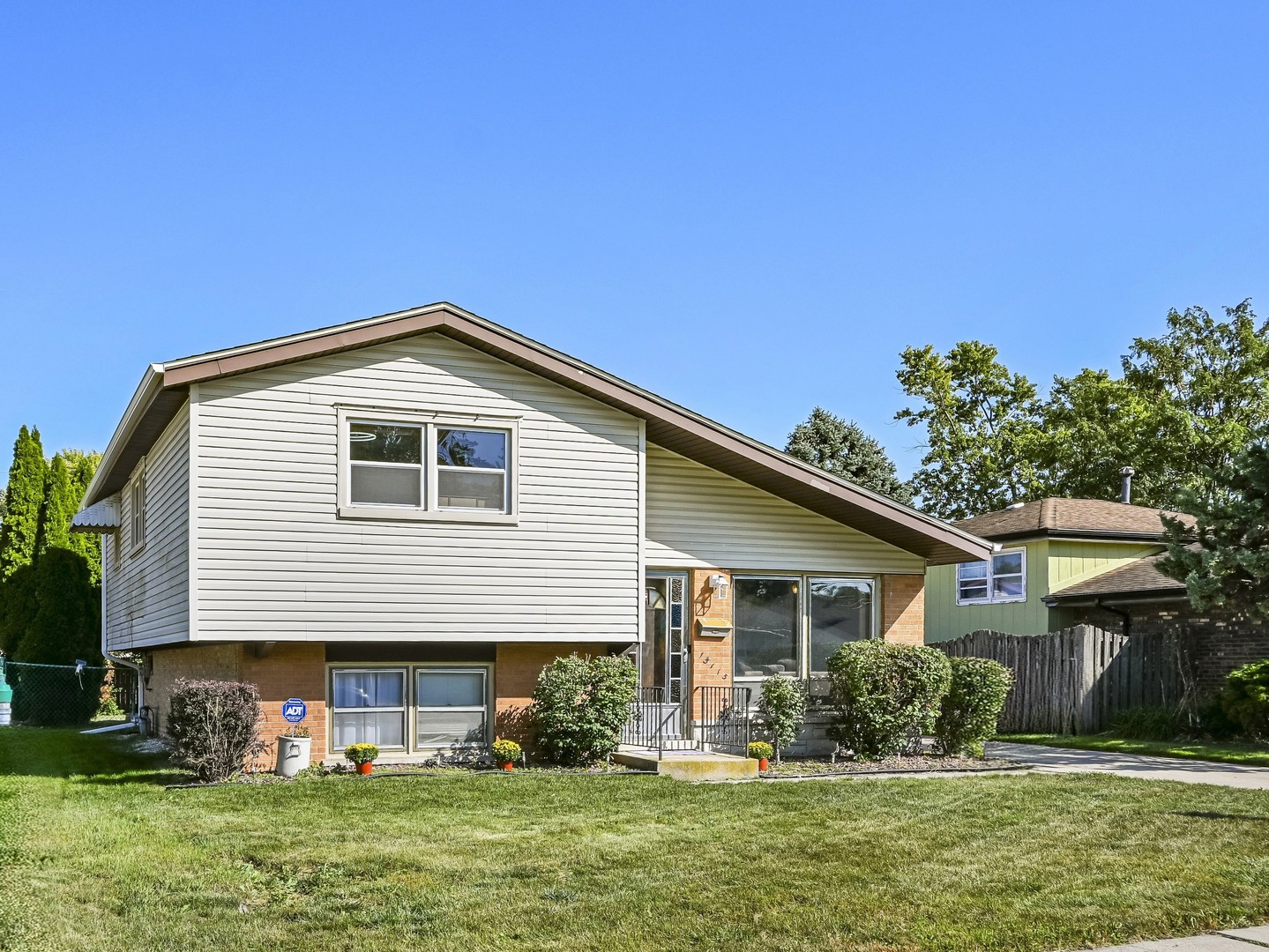 15115 Springfield Avenue, Midlothian, IL 60445