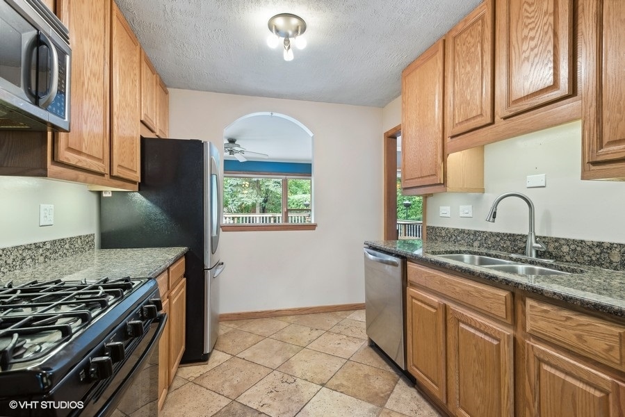 234 S CEDARCREST Drive, Schaumburg, IL 60193