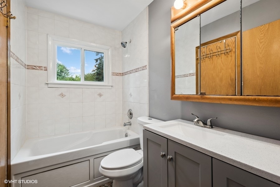 234 S CEDARCREST Drive, Schaumburg, IL 60193