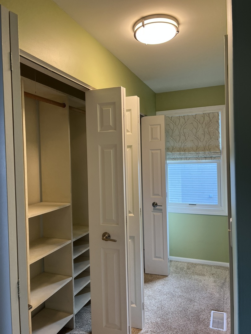 1025 Oswego Road, Naperville, IL 60540
