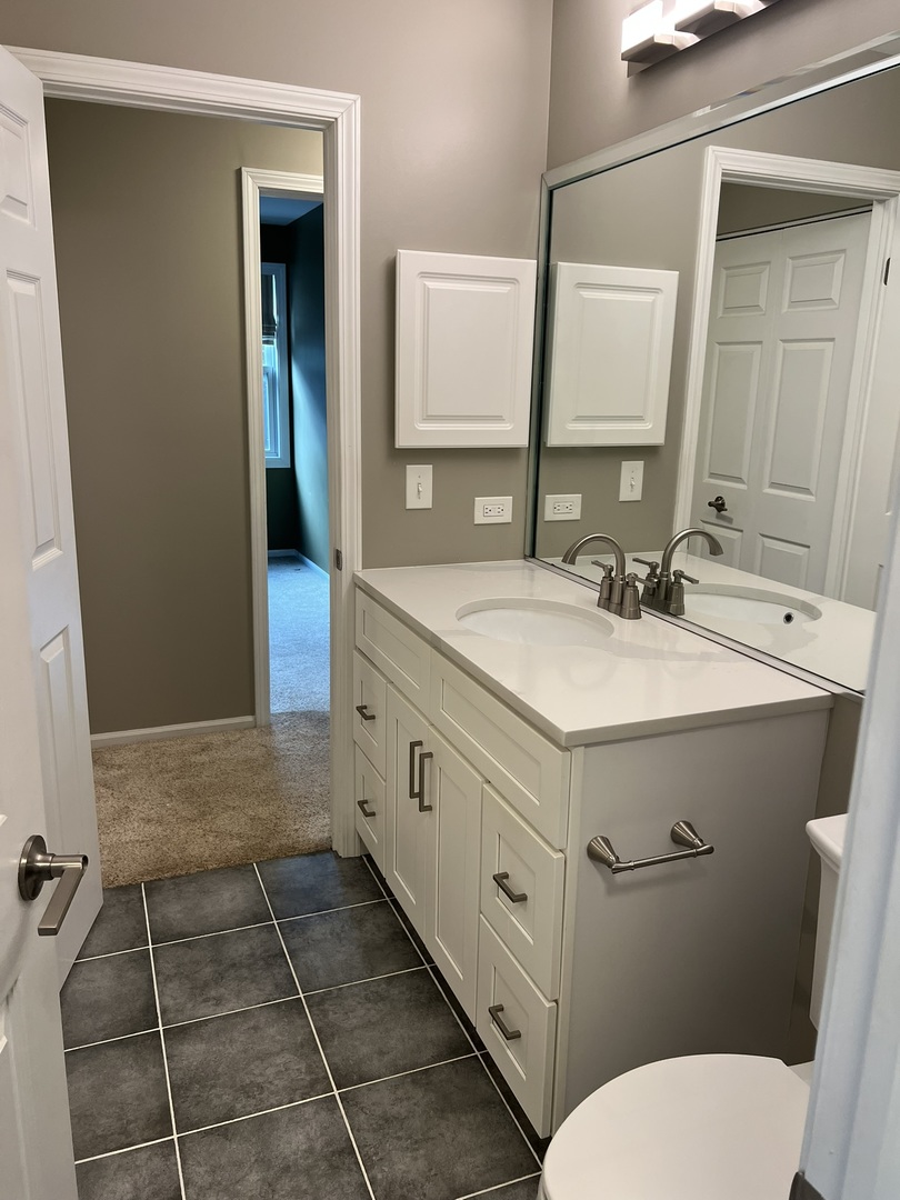 1025 Oswego Road, Naperville, IL 60540