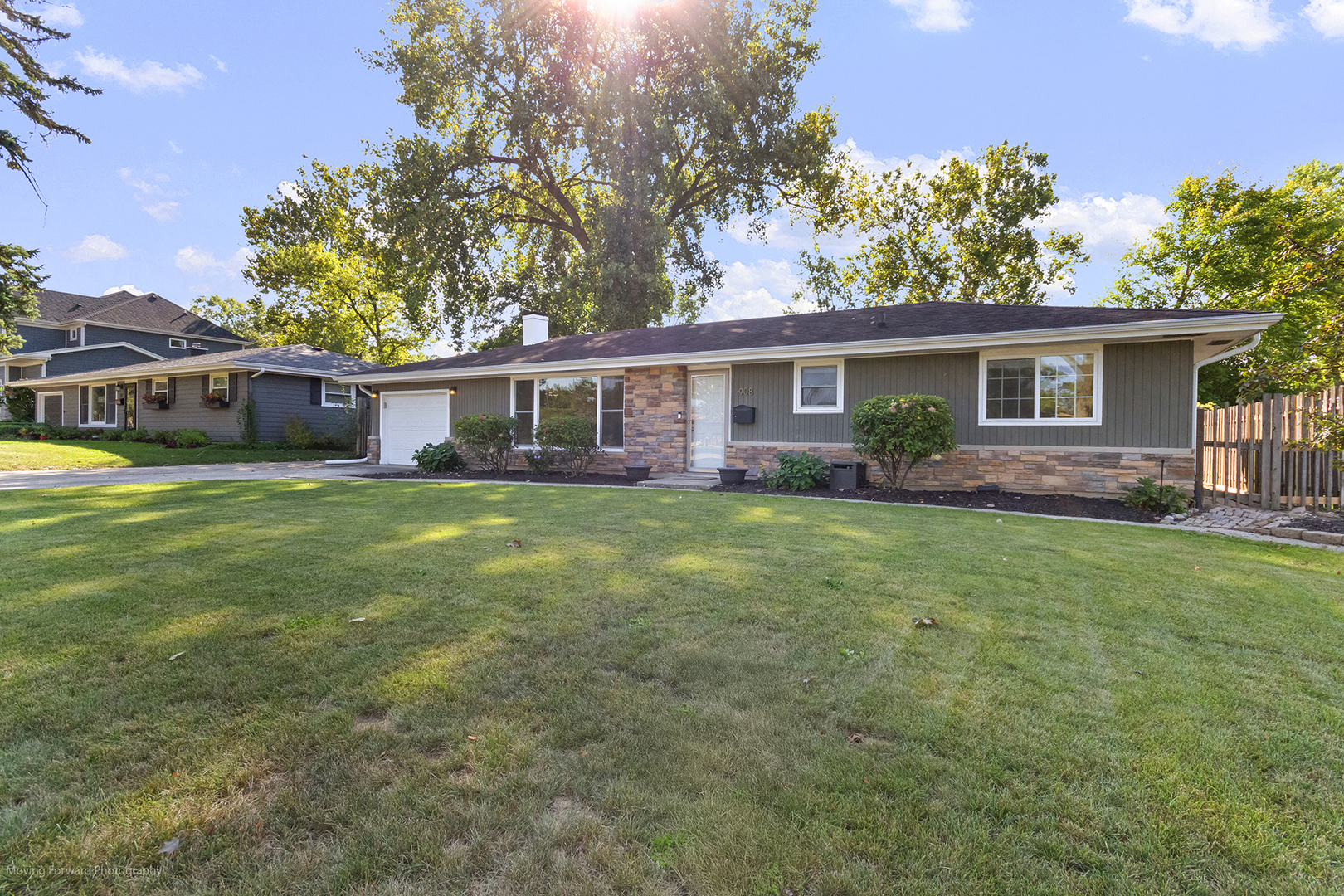 908 Bridle Lane, Wheaton, IL 60187