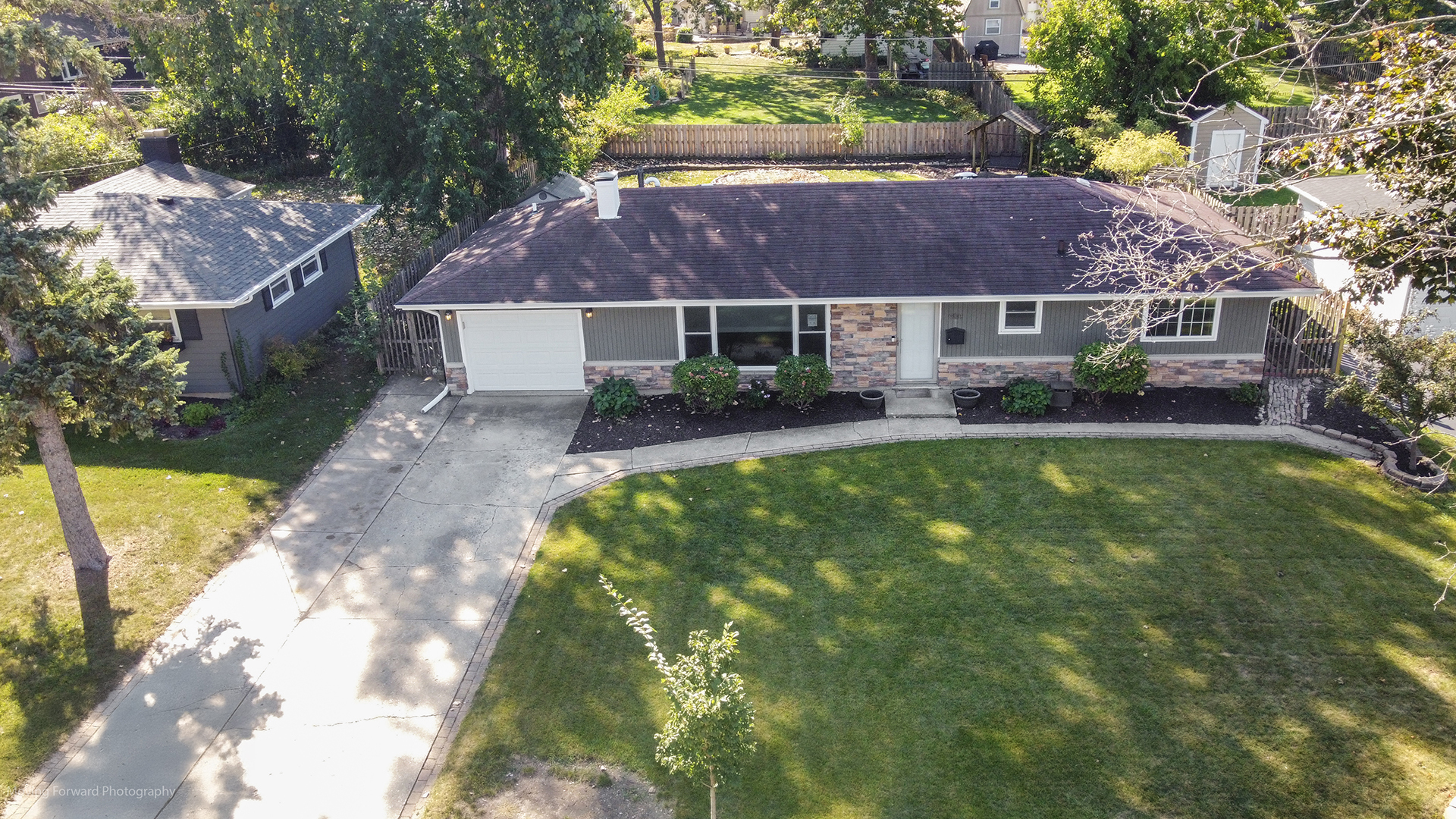 908 Bridle Lane, Wheaton, IL 60187