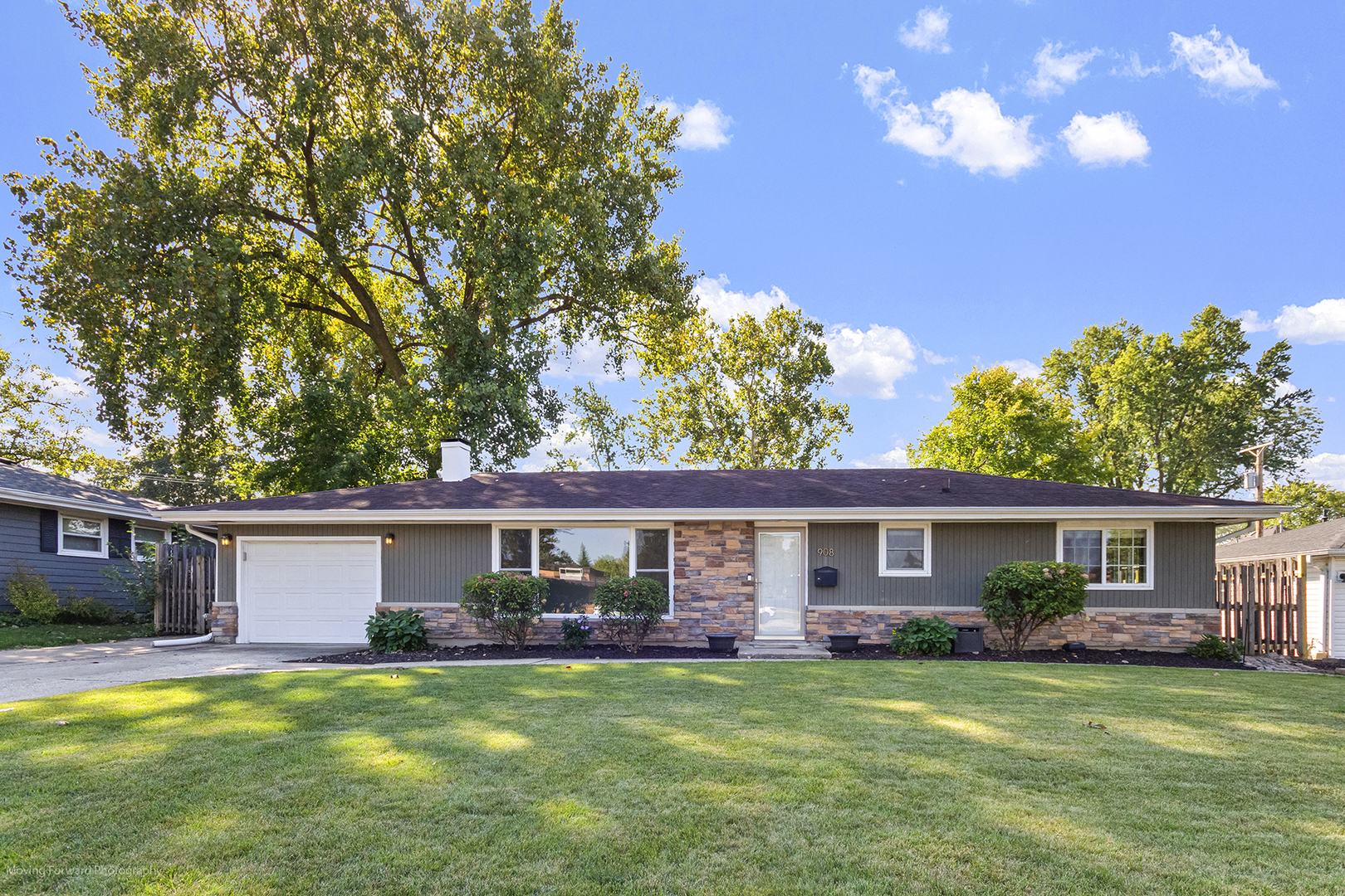 908 Bridle Lane, Wheaton, IL 60187