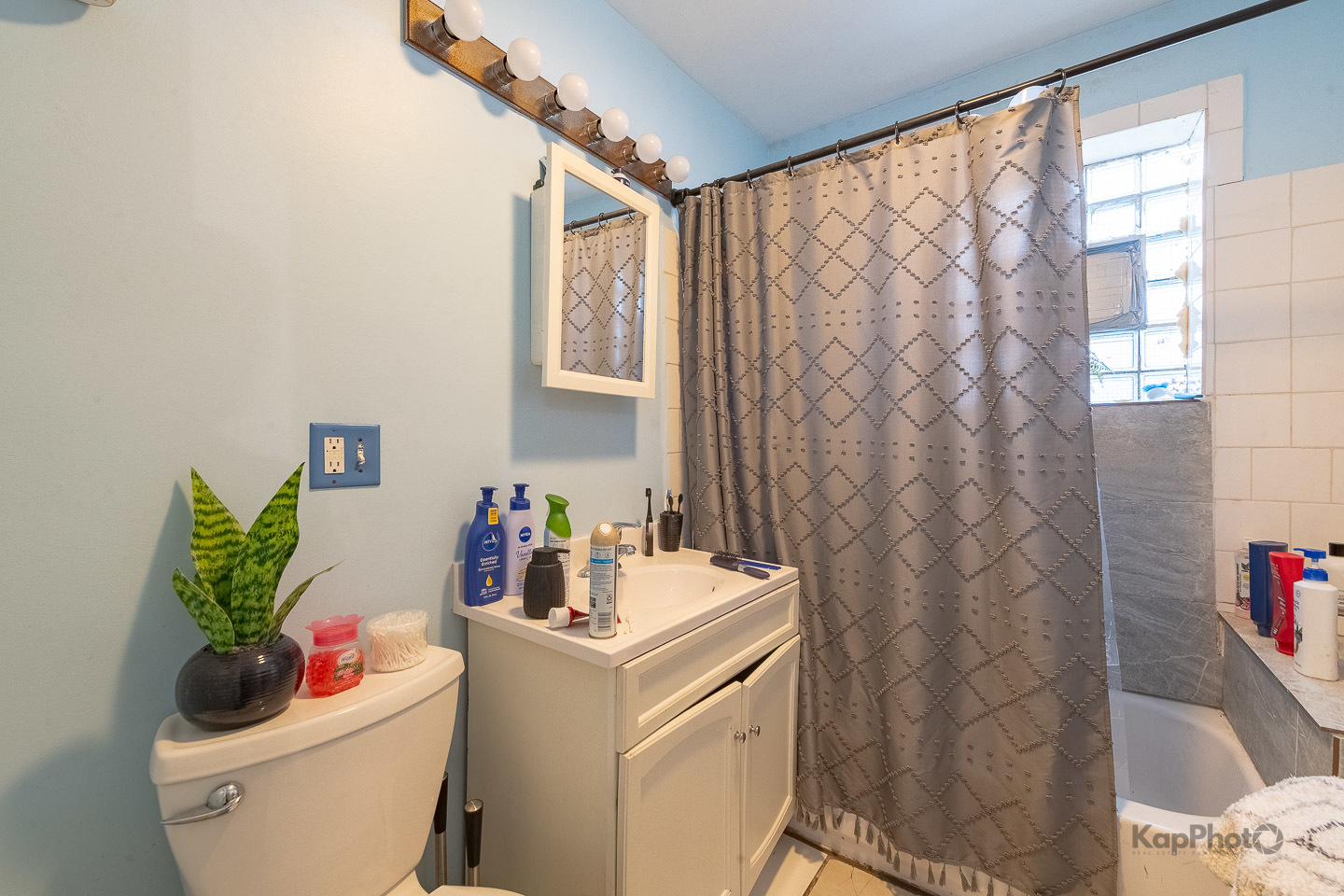 2757 S Homan Avenue, Chicago, IL 60623