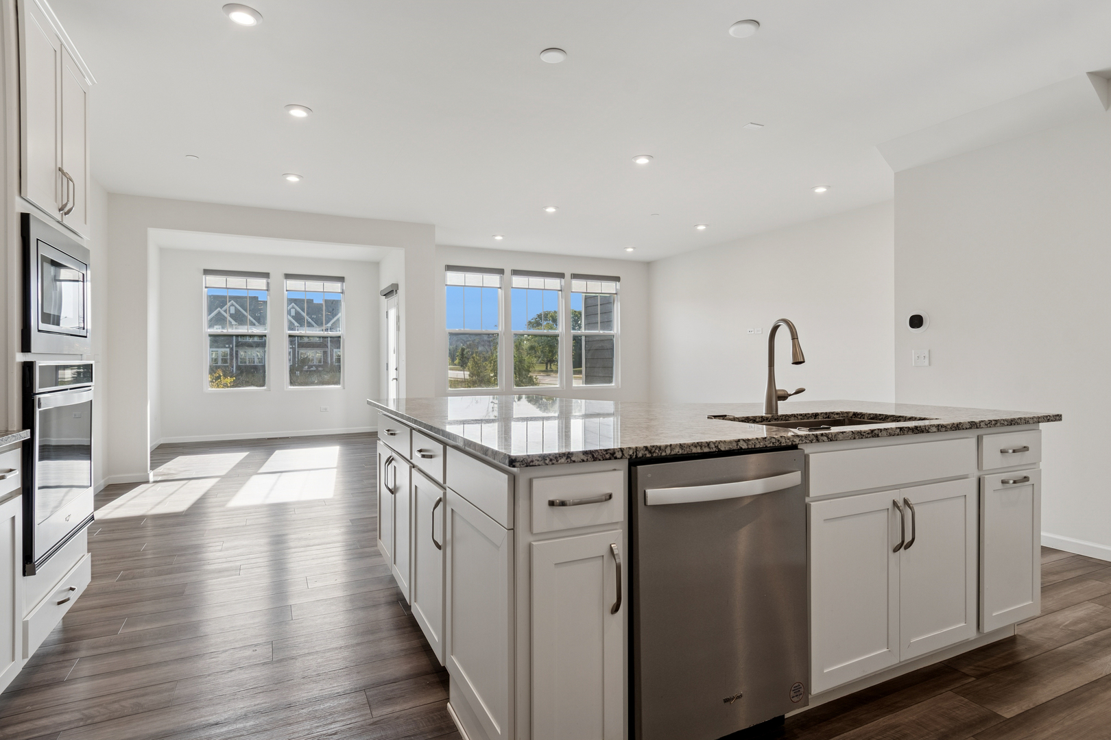 2206 Weatherbee Lane, Naperville, IL 60563