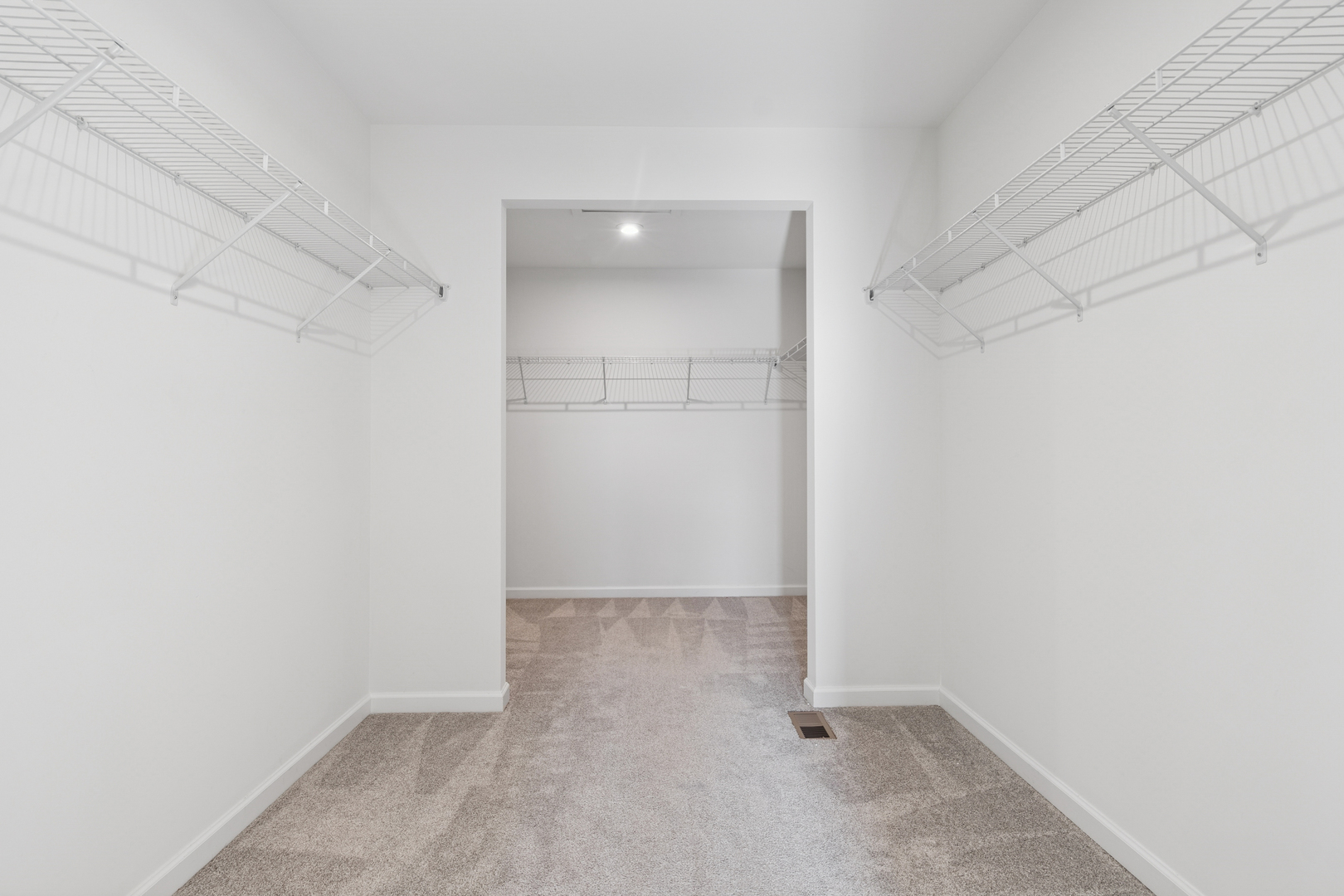 2206 Weatherbee Lane, Naperville, IL 60563