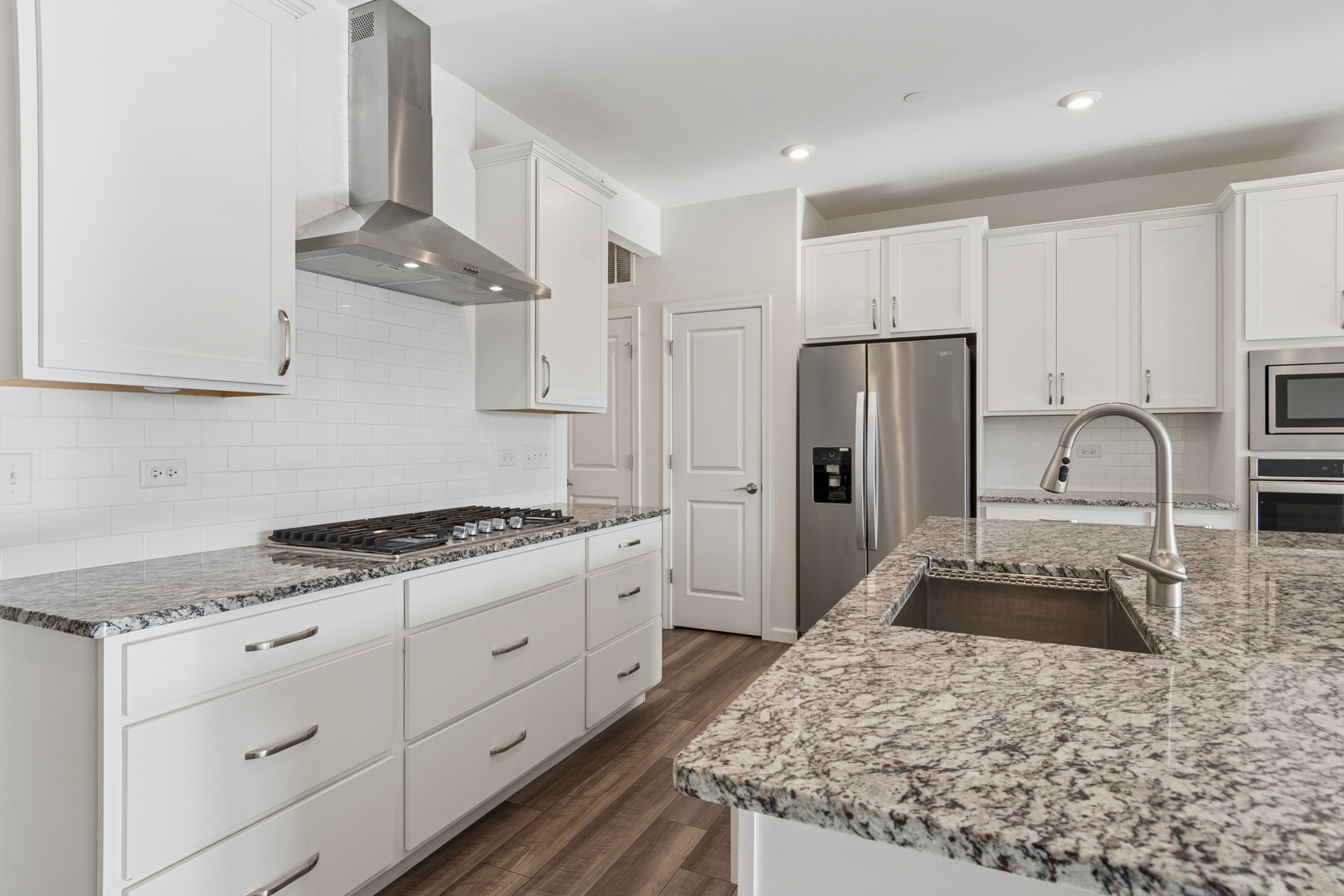 2206 Weatherbee Lane, Naperville, IL 60563