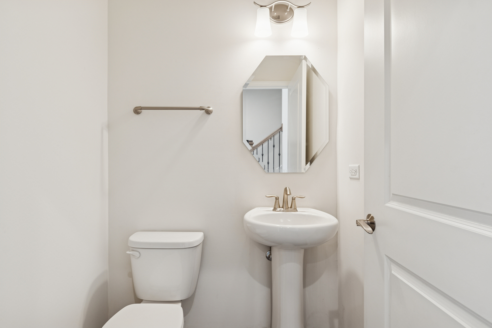 2206 Weatherbee Lane, Naperville, IL 60563