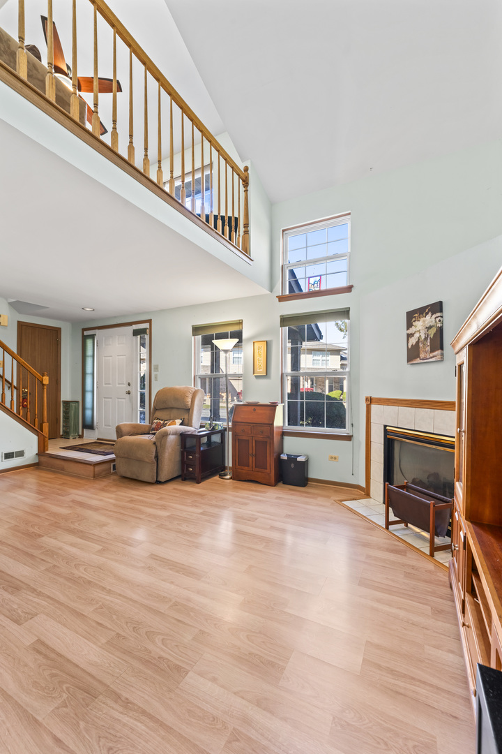 9298 Meadowview Drive, Orland Hills, IL 60487