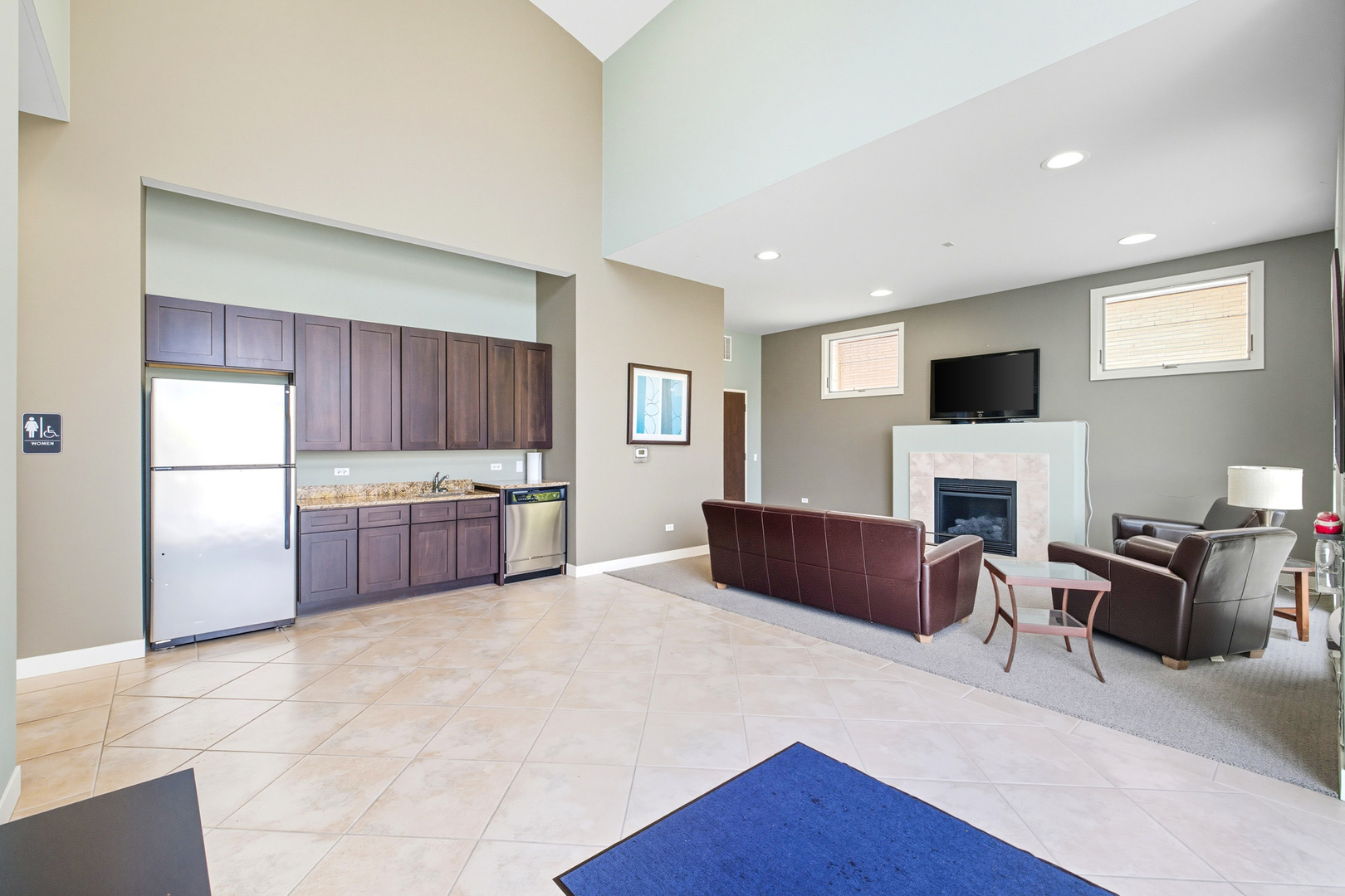 300 Village Circle #203, Willow Springs, IL 60480