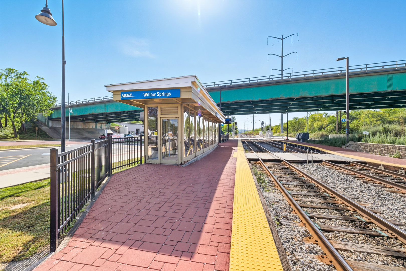 300 Village Circle #203, Willow Springs, IL 60480