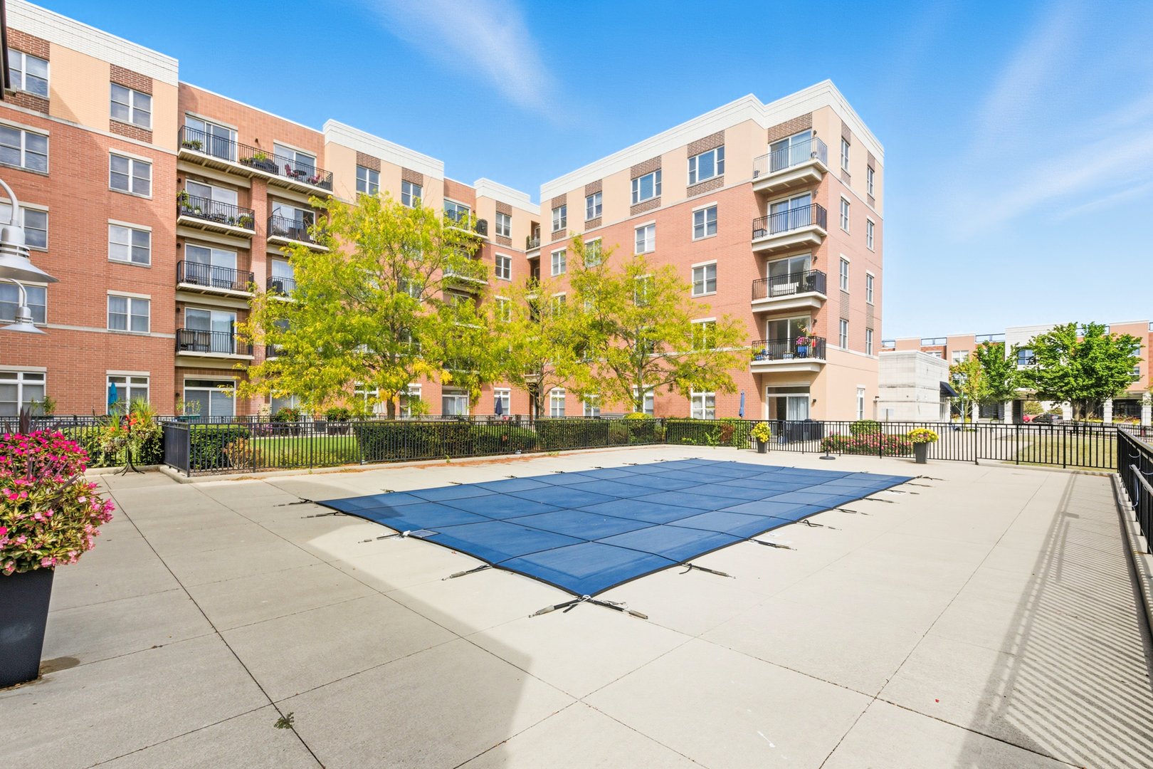 300 Village Circle #203, Willow Springs, IL 60480