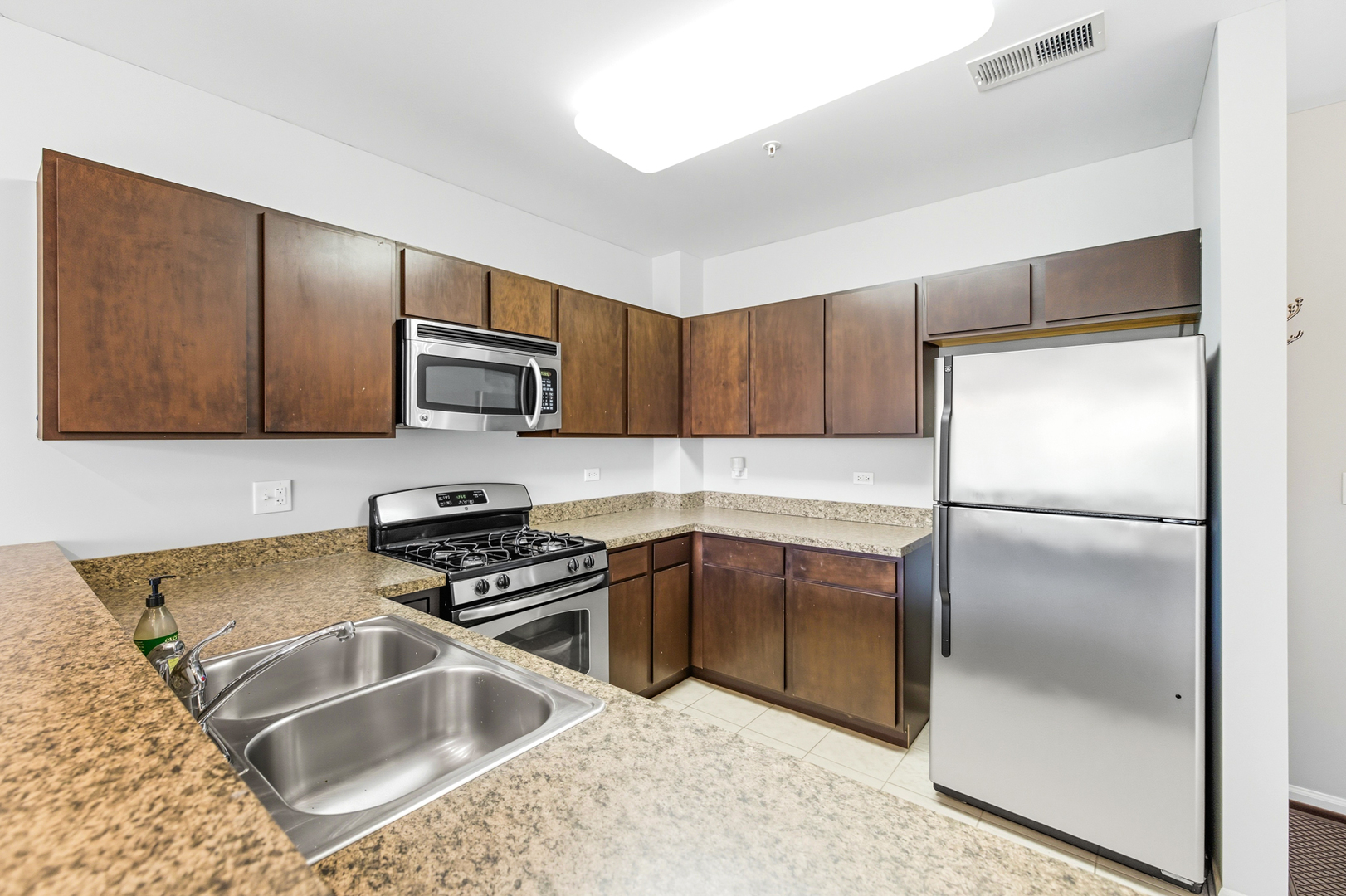 300 Village Circle #203, Willow Springs, IL 60480