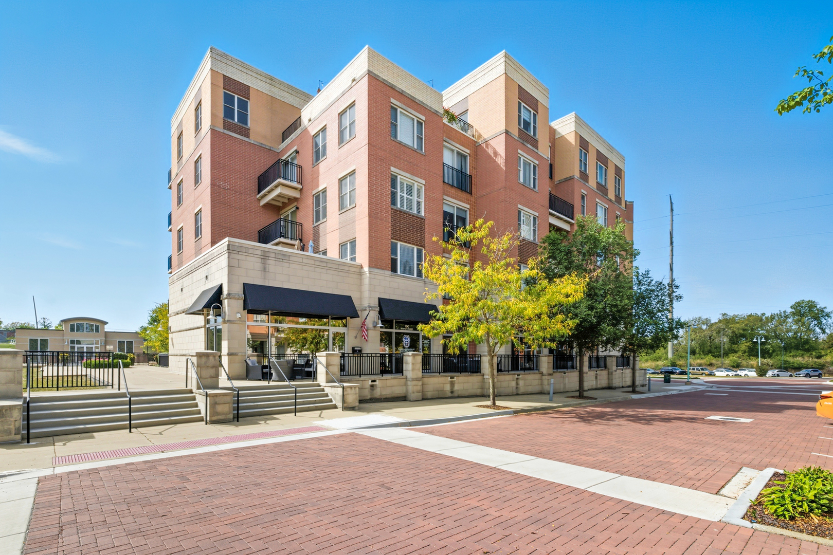 300 Village Circle #203, Willow Springs, IL 60480