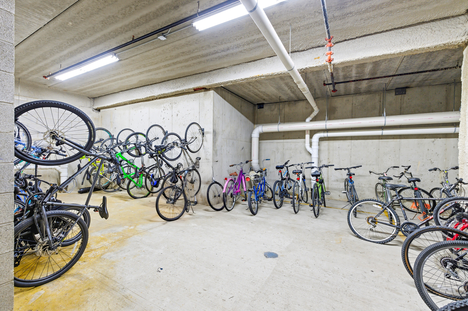 300 Village Circle #203, Willow Springs, IL 60480