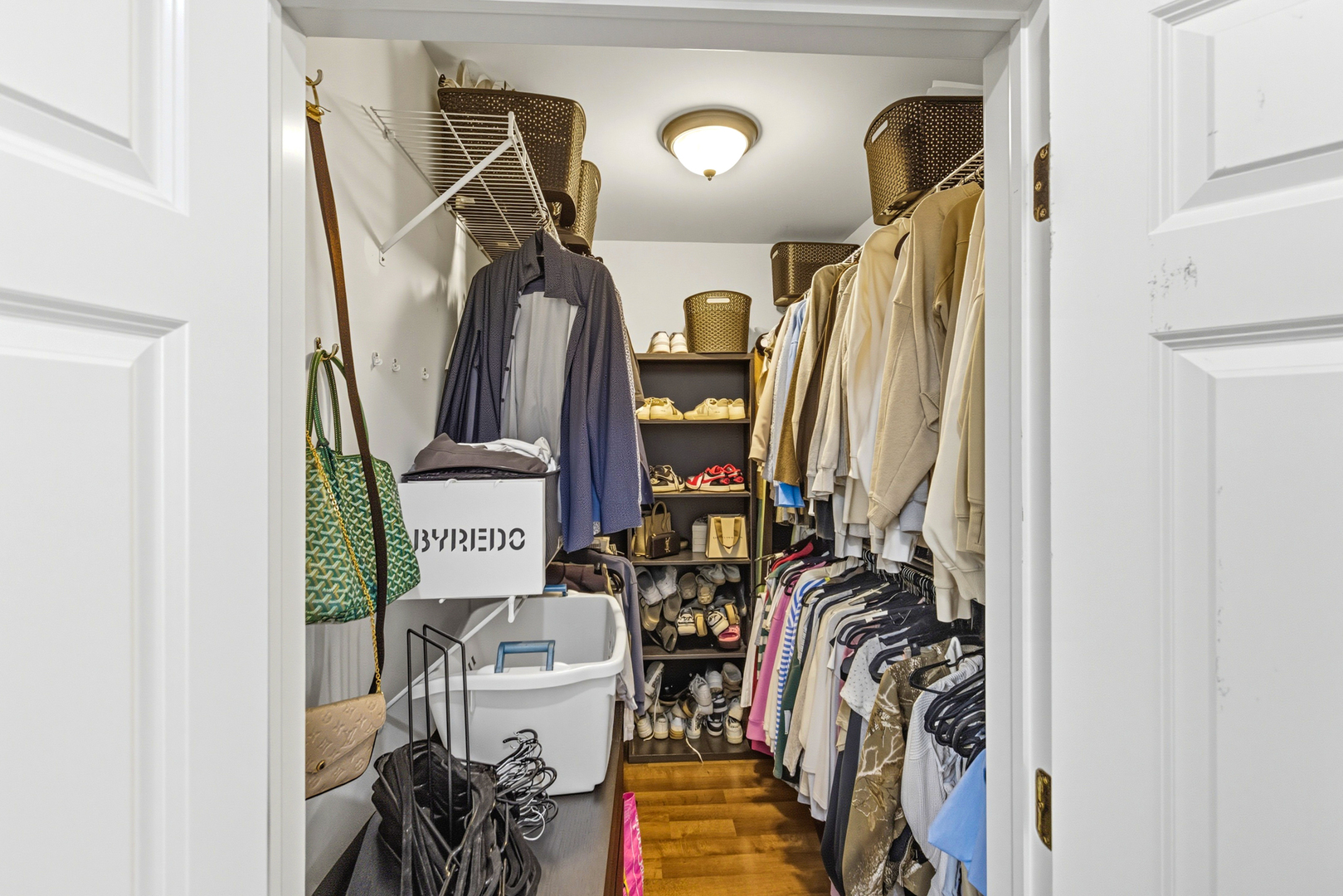 300 Village Circle #203, Willow Springs, IL 60480