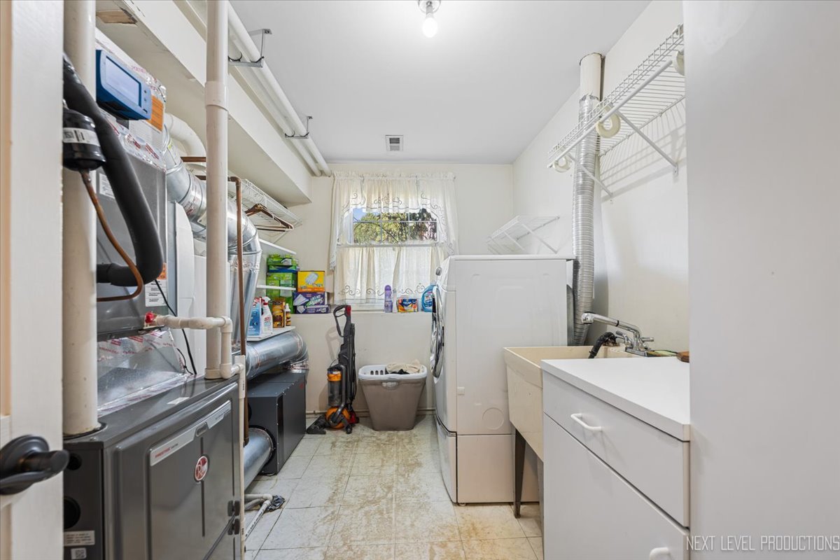 2167 Countryside Circle, Naperville, IL 60565