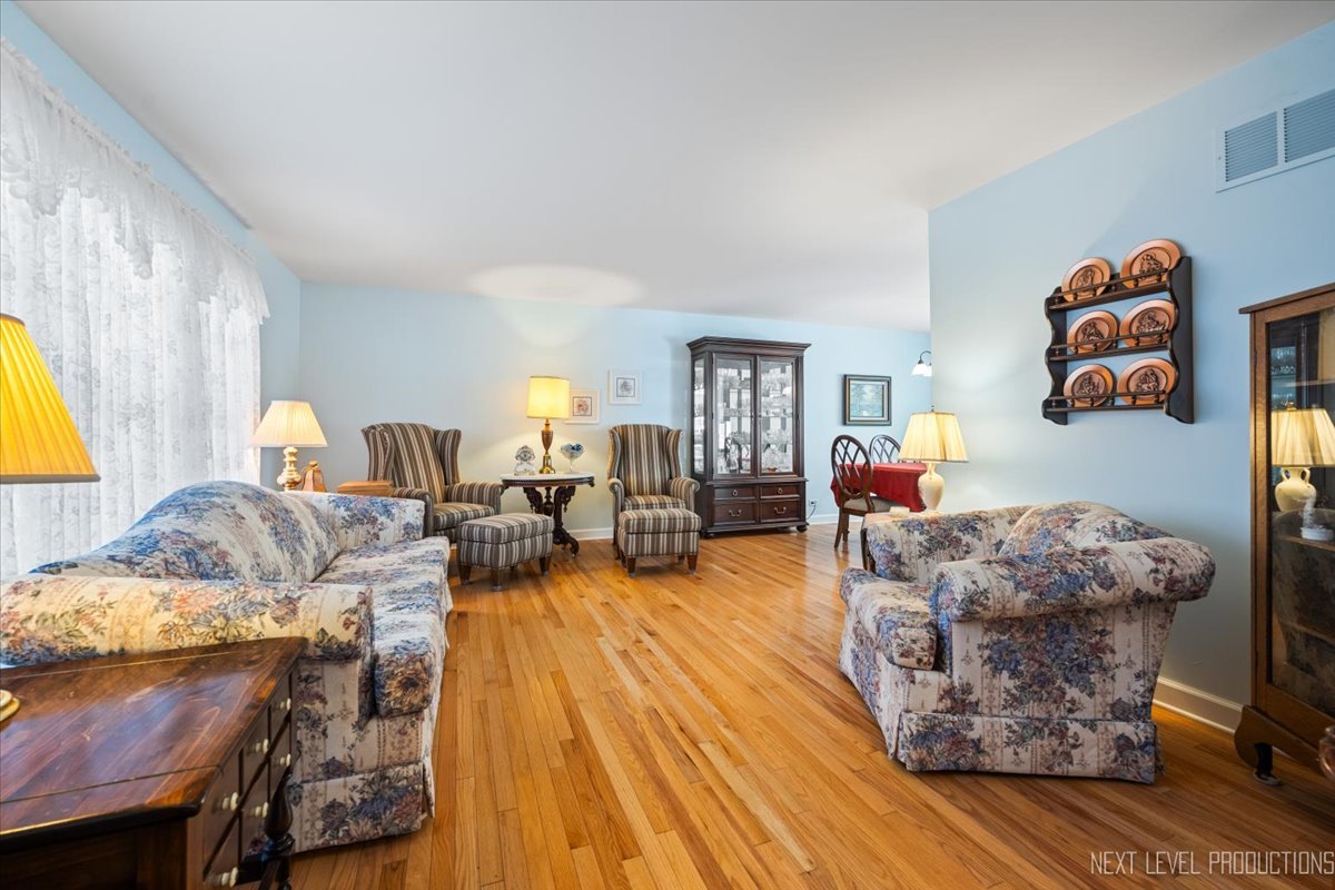 2167 Countryside Circle, Naperville, IL 60565