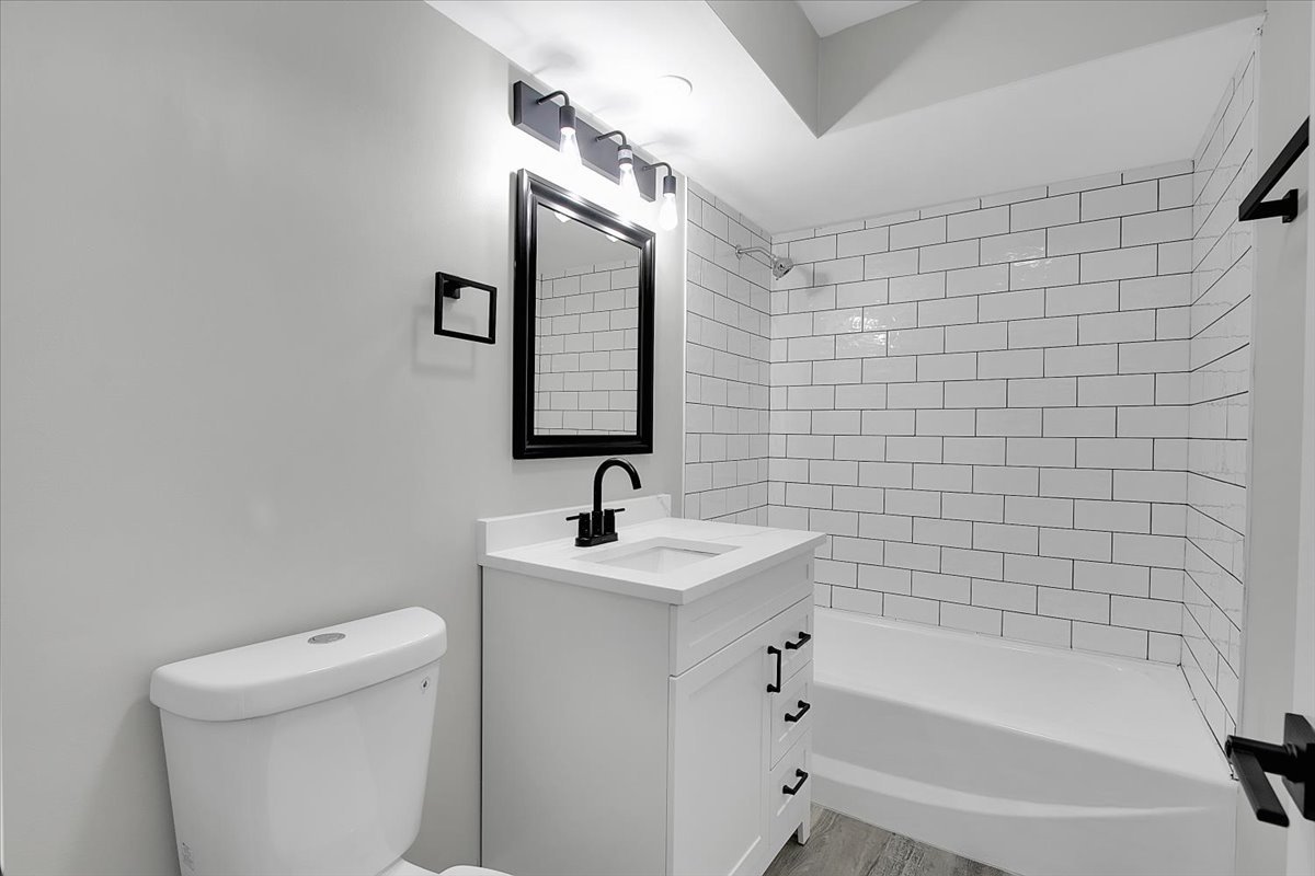 820 Oakton Street #2B, Evanston, IL 60202