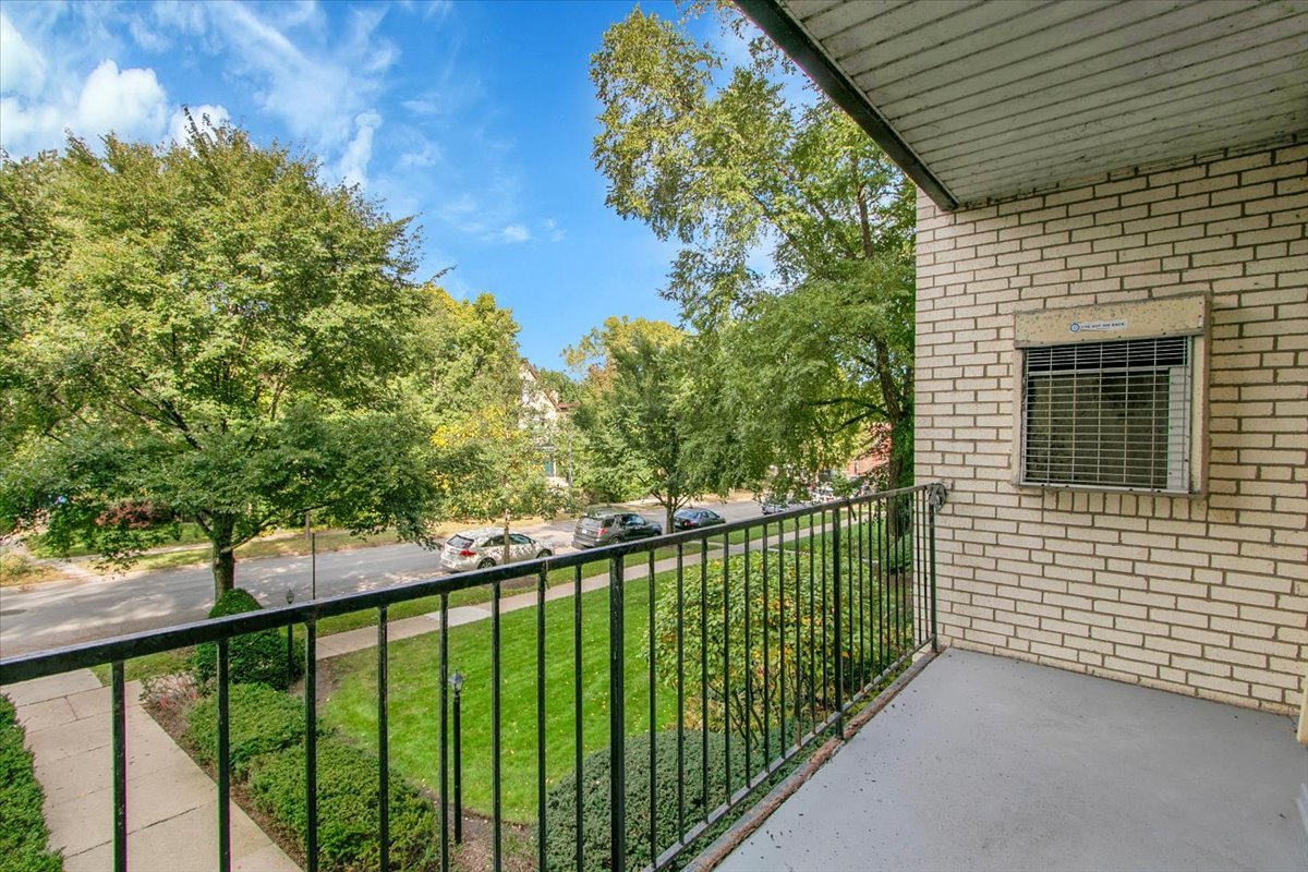 820 Oakton Street #2B, Evanston, IL 60202