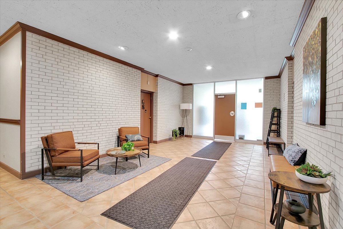 820 Oakton Street #2B, Evanston, IL 60202