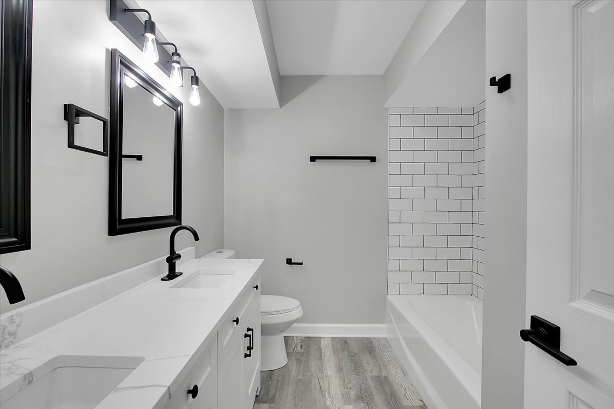 820 Oakton Street #2B, Evanston, IL 60202