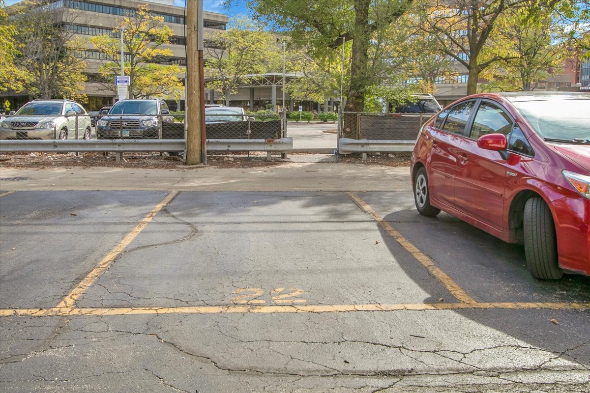 820 Oakton Street #2B, Evanston, IL 60202