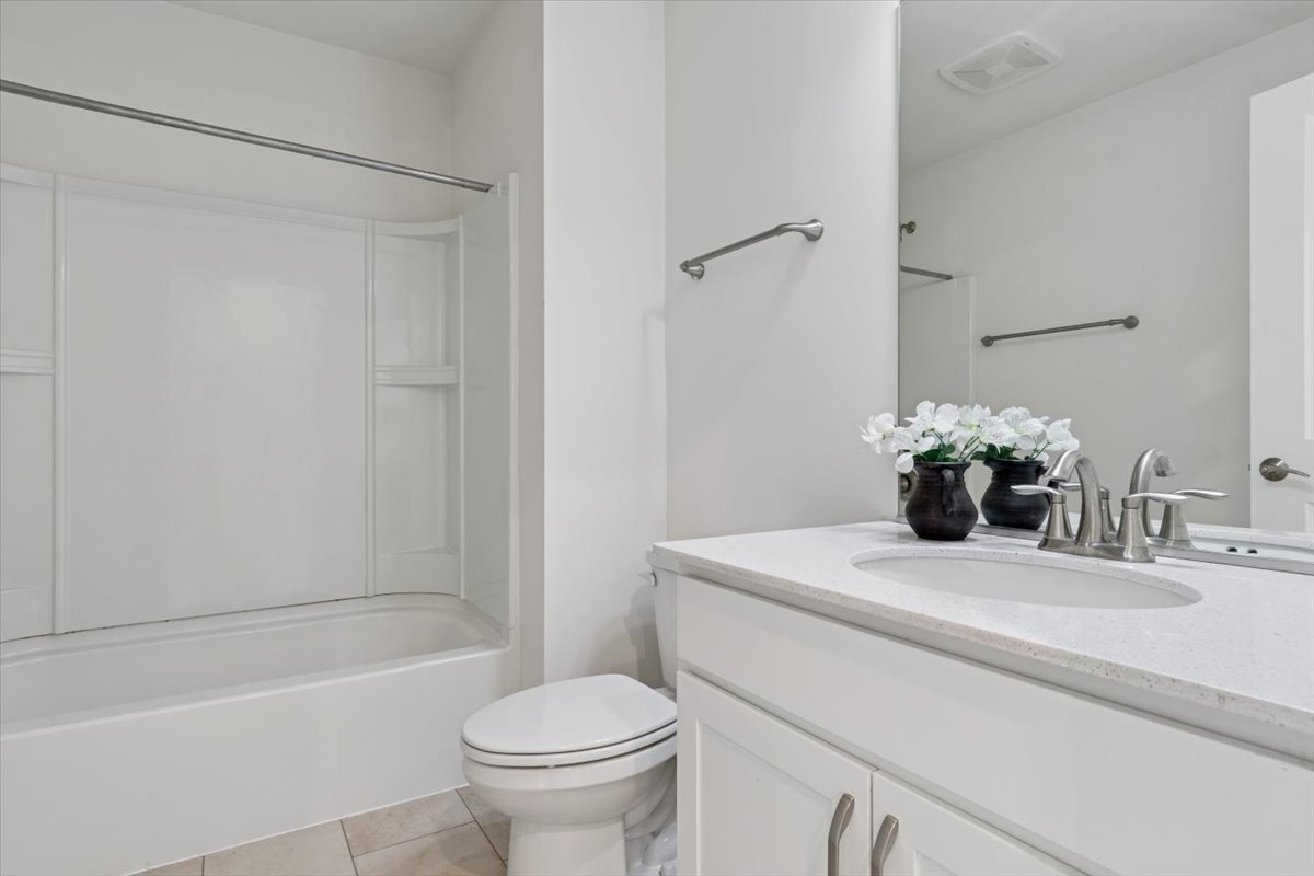 2206 Weatherbee Lane, Naperville, IL 60563
