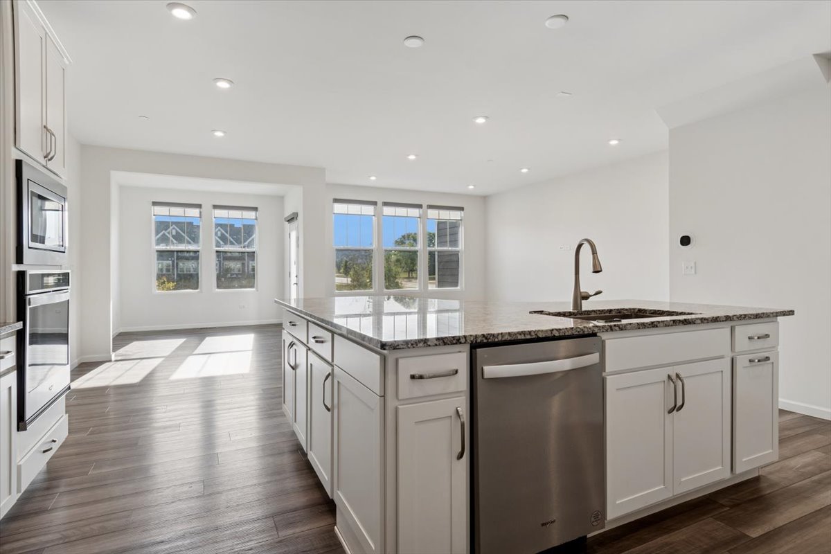 2206 Weatherbee Lane, Naperville, IL 60563