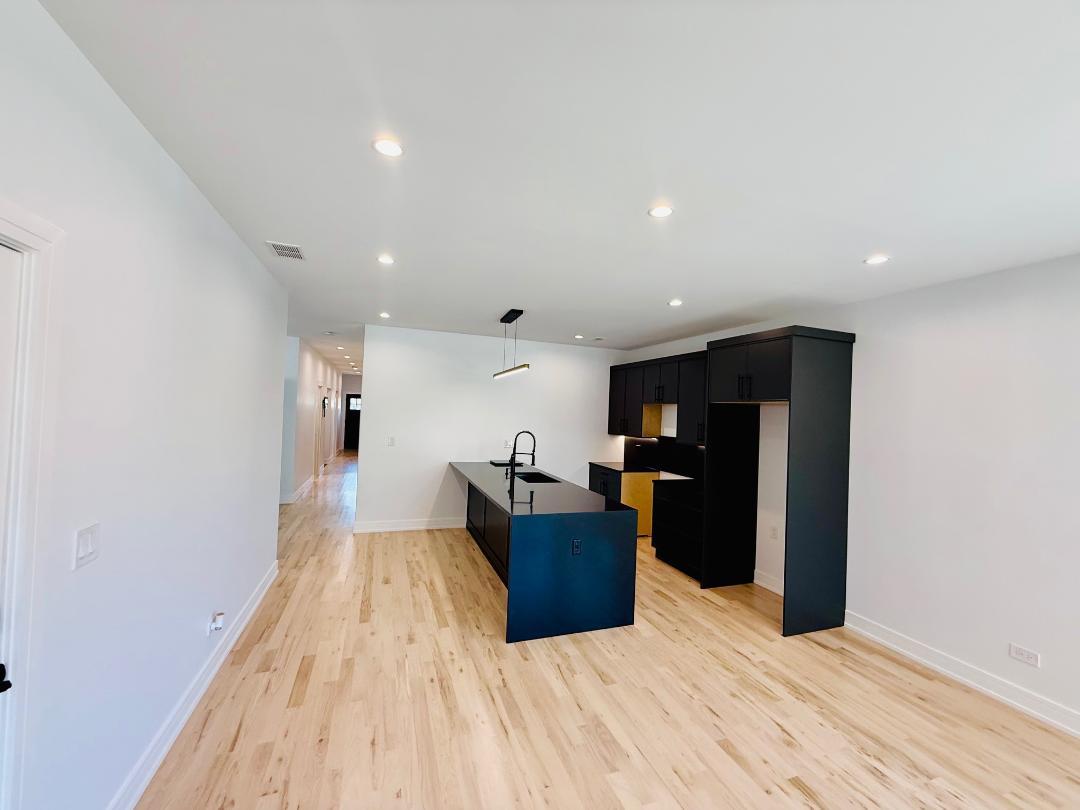 155 N La Crosse Avenue, Chicago, IL 60644