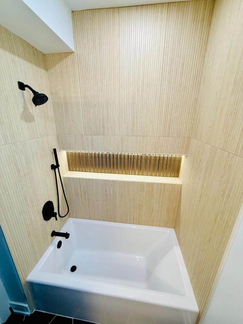 155 N La Crosse Avenue, Chicago, IL 60644