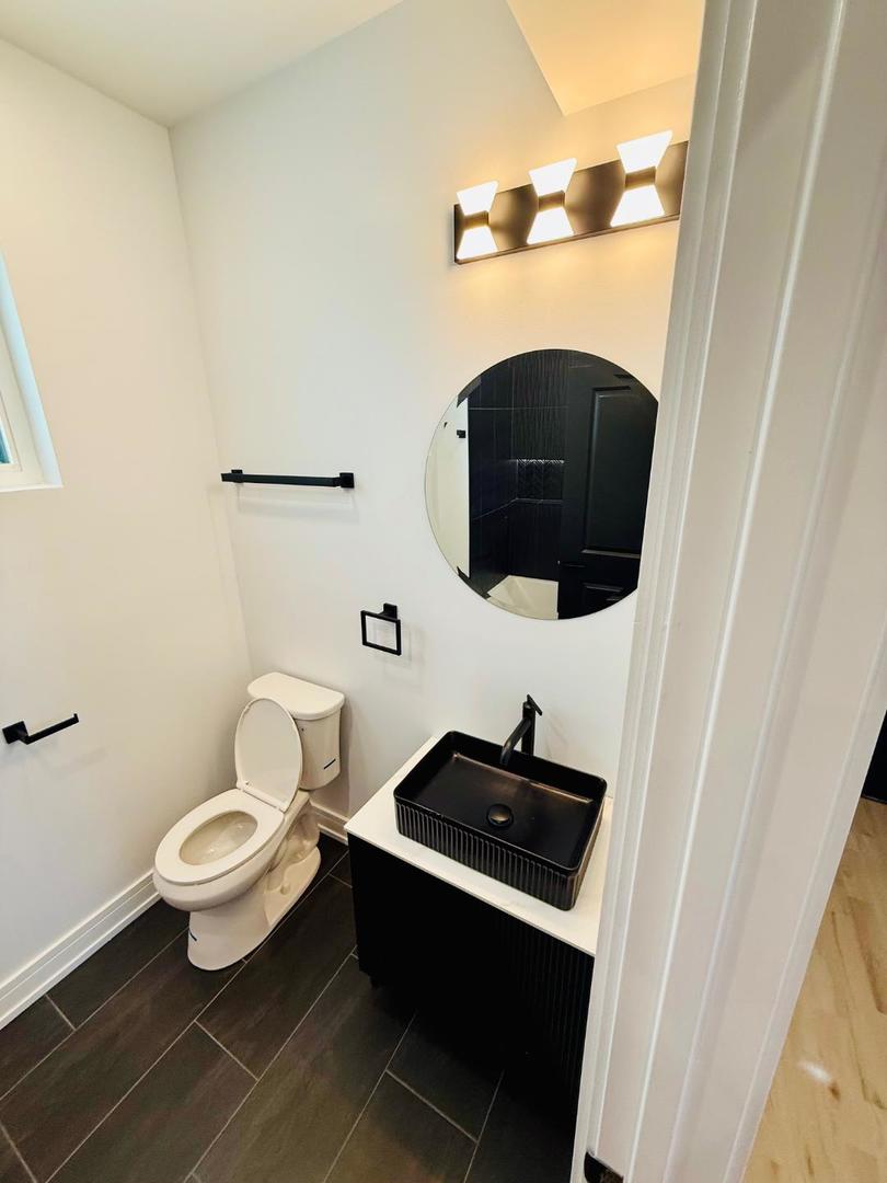 155 N La Crosse Avenue, Chicago, IL 60644