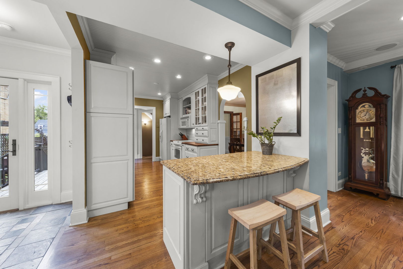 388 Hill Avenue, Glen Ellyn, IL 60137