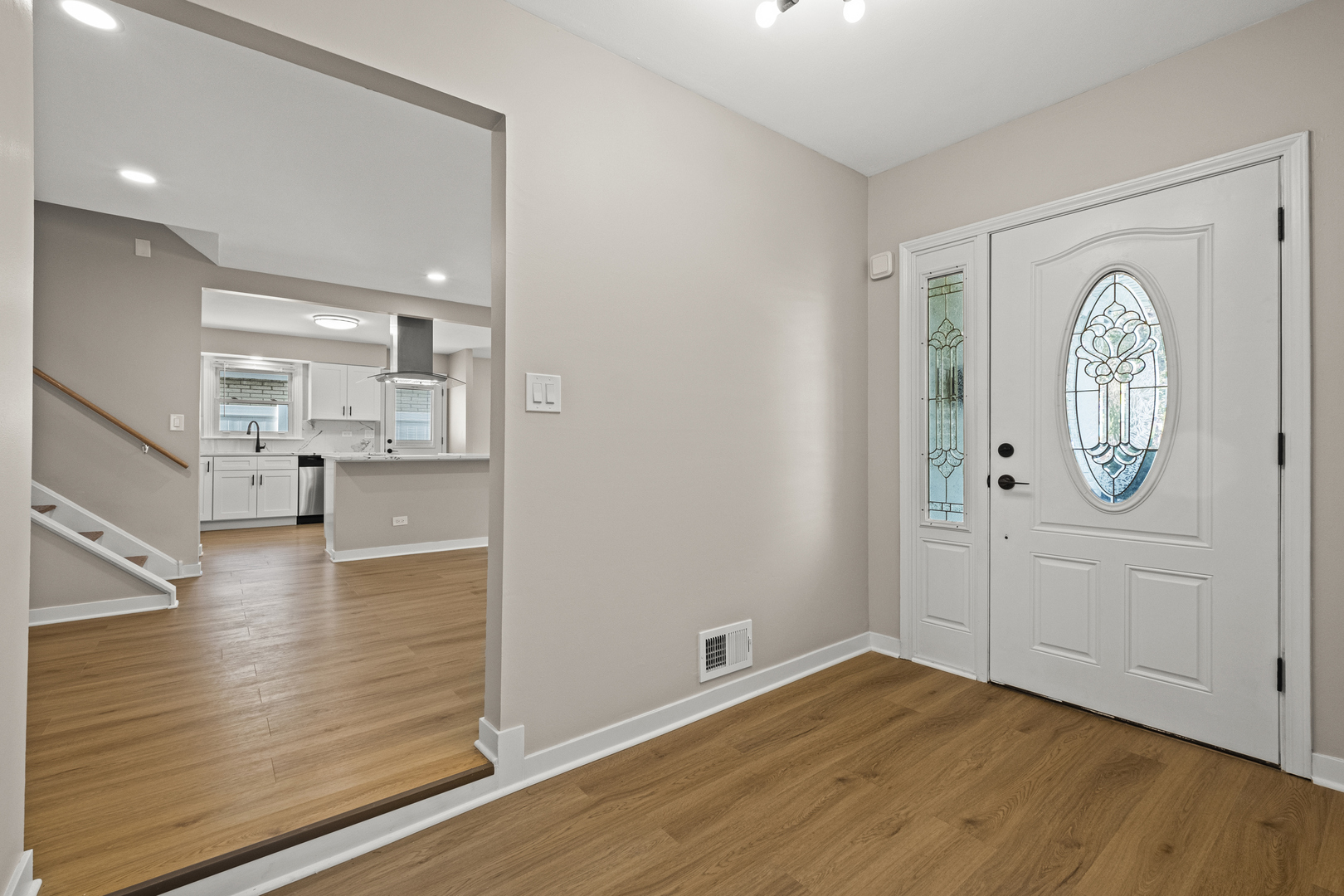 1813 W Pheasant Trail, Mount Prospect, IL 60056