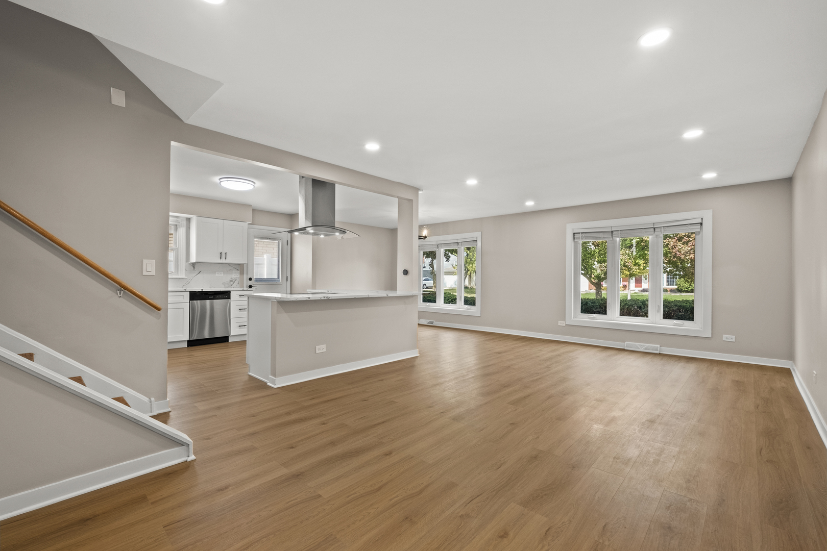 1813 W Pheasant Trail, Mount Prospect, IL 60056