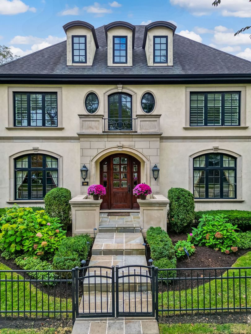 1300 W Maple Avenue, La Grange, IL 60525