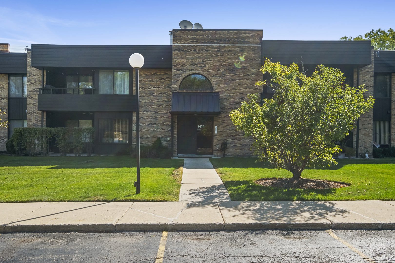 1414 N Sterling Avenue #202, Palatine, IL 60067