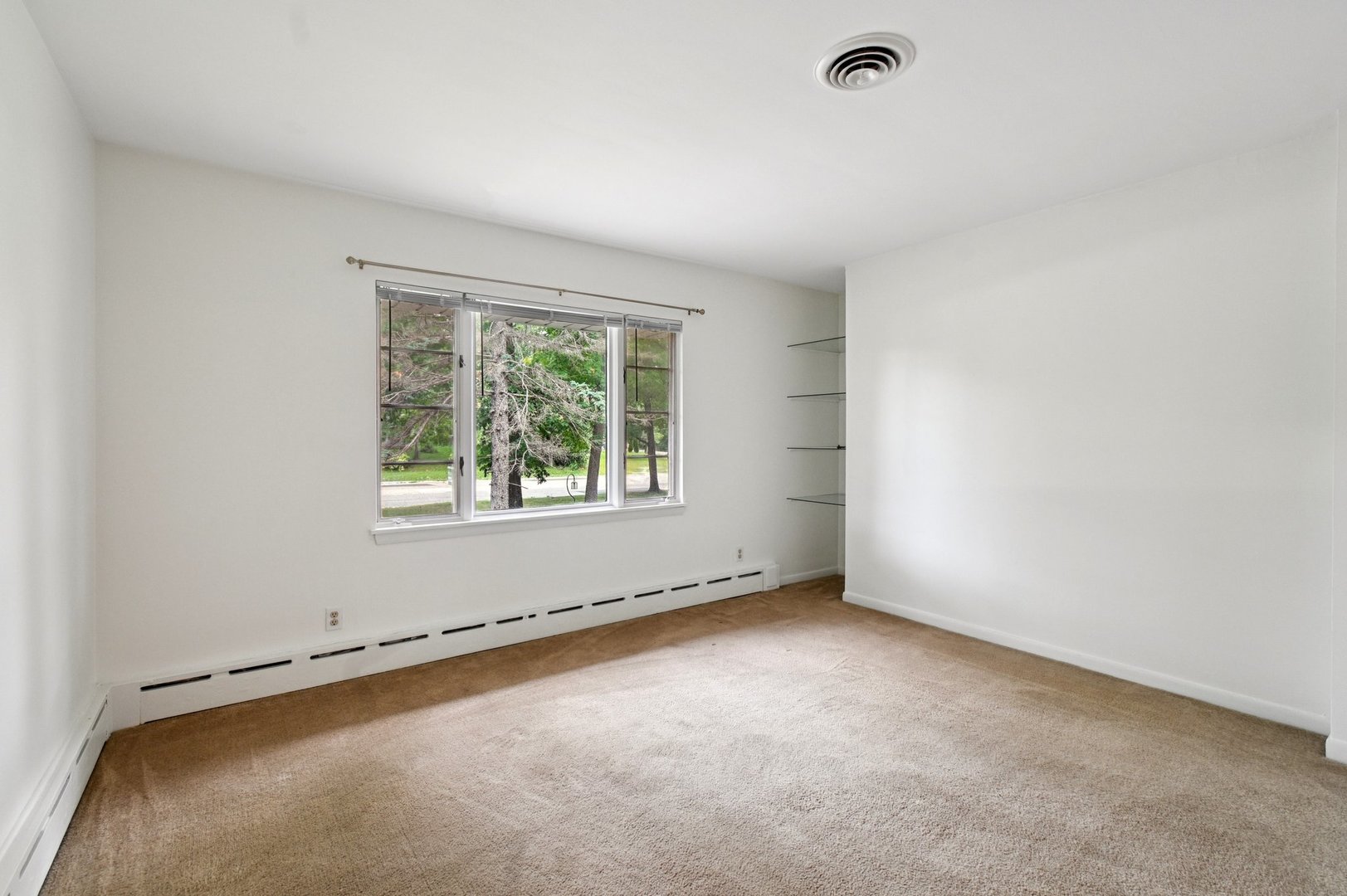 38683 N Lewis Avenue, Beach Park, IL 60099