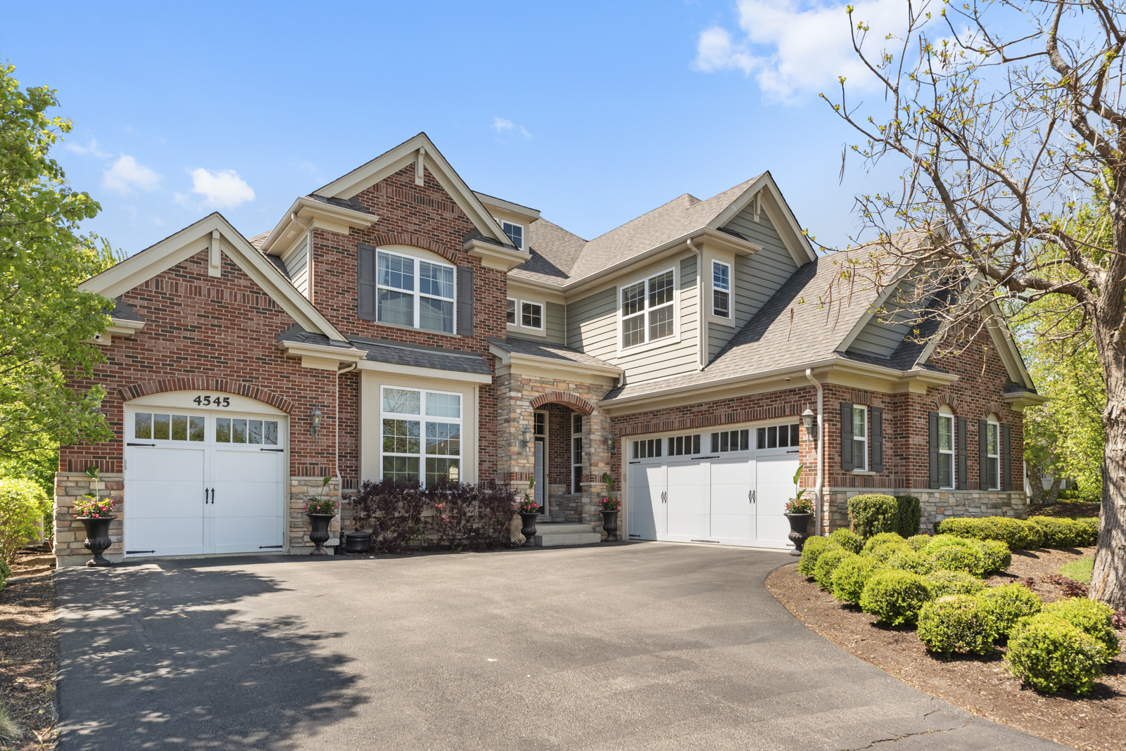 4545 Foxgrove Drive, St. Charles, IL 60175