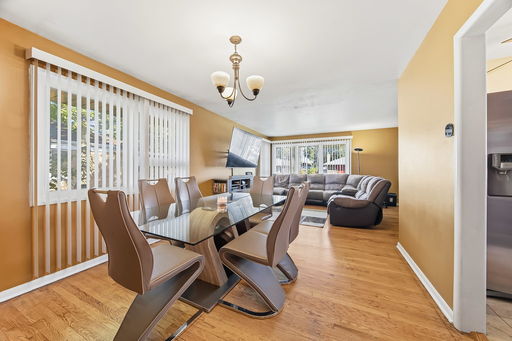 15966 Debbie Lane, South Holland, IL 60473