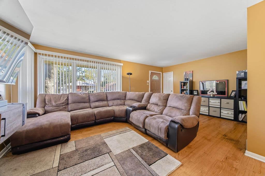 15966 Debbie Lane, South Holland, IL 60473