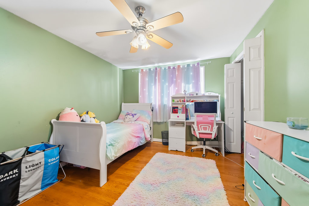 15966 Debbie Lane, South Holland, IL 60473