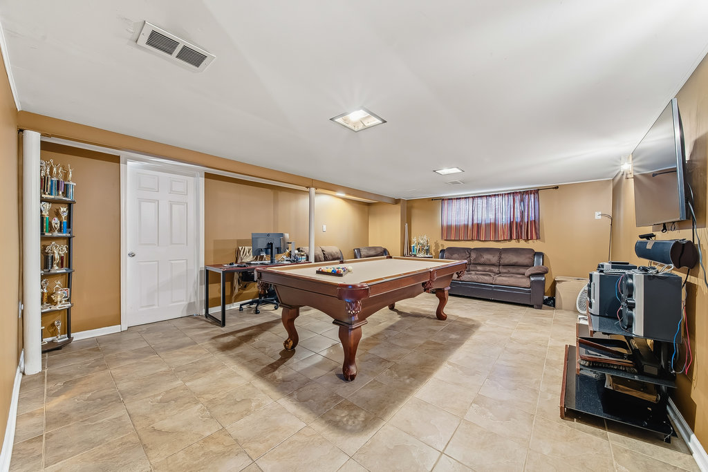 15966 Debbie Lane, South Holland, IL 60473