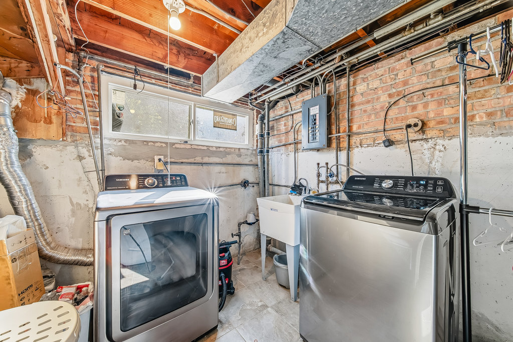 15966 Debbie Lane, South Holland, IL 60473