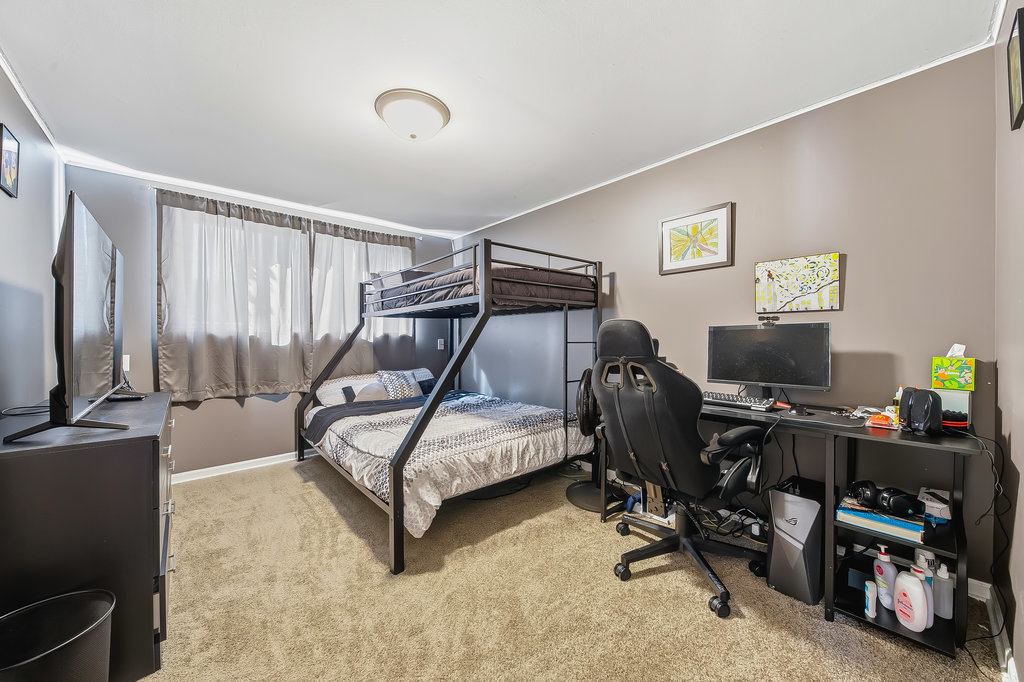 15966 Debbie Lane, South Holland, IL 60473