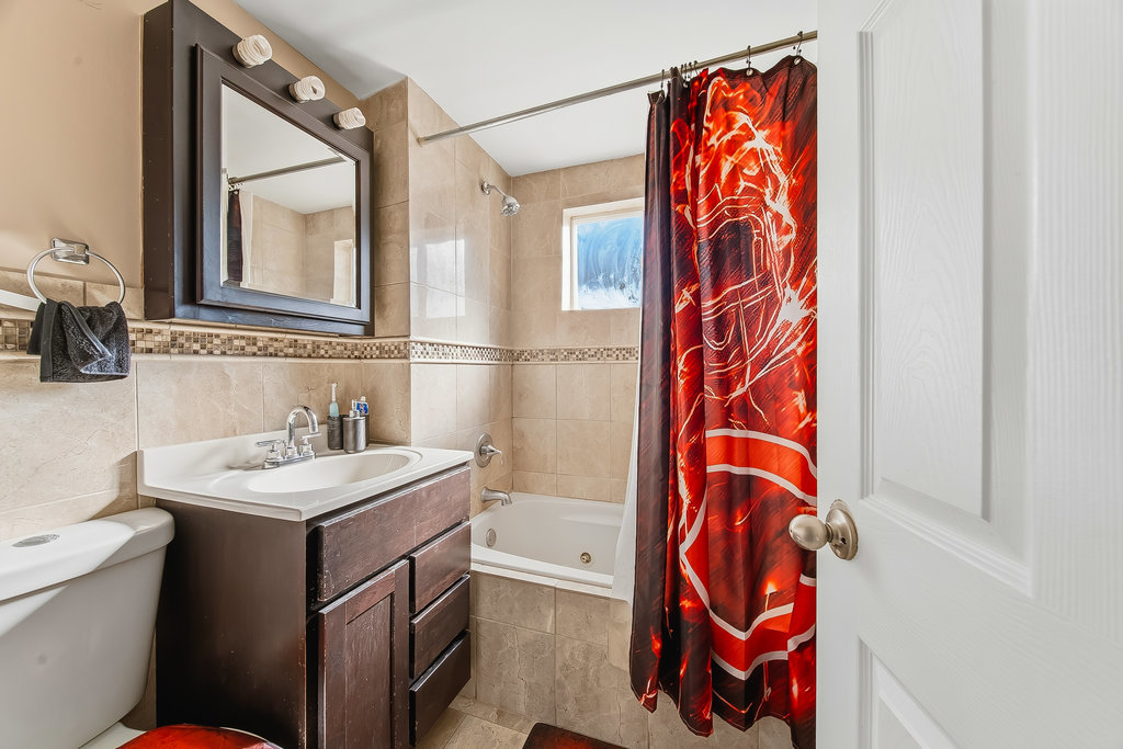 15966 Debbie Lane, South Holland, IL 60473