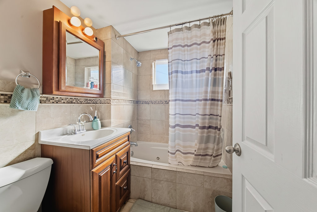 15966 Debbie Lane, South Holland, IL 60473